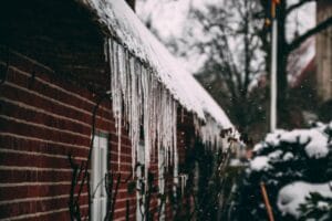 ice dam on roof eaves winter weather